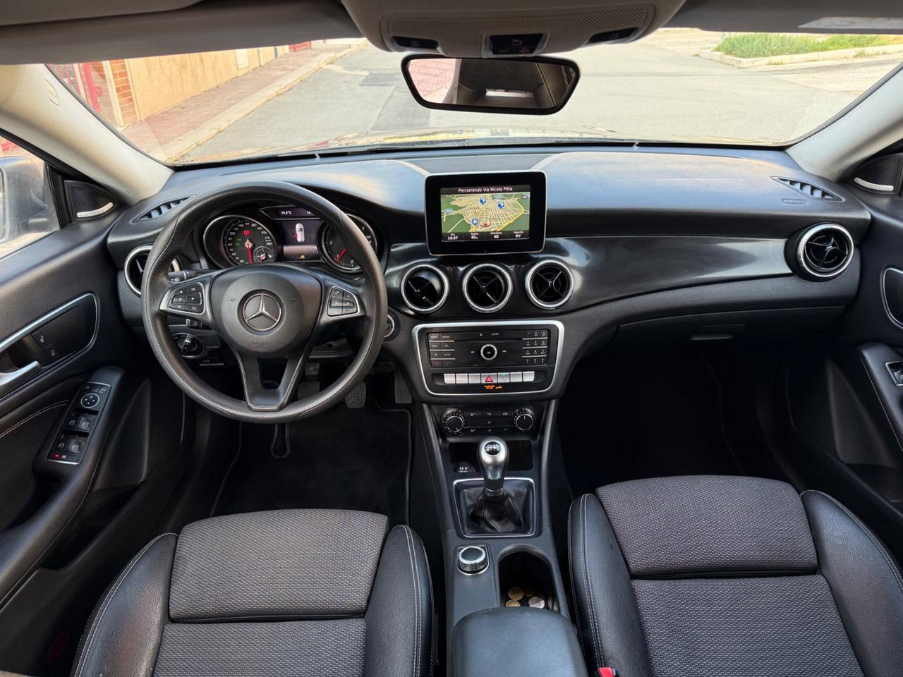 Mercedes-benz CLA 180 d Premium