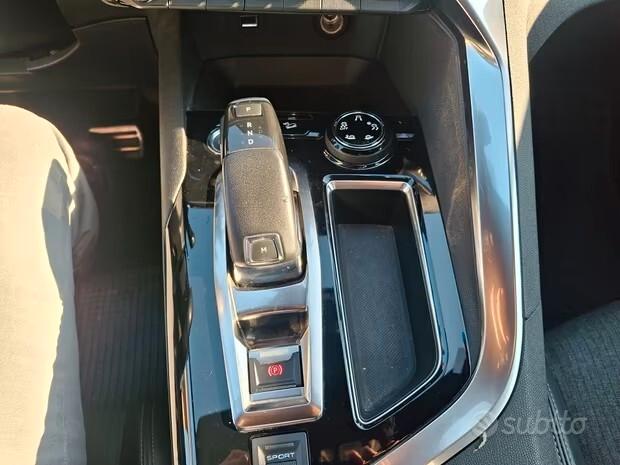 Peugeot 3008 HDI 130cv GT-LINE AUTOMATICA +F 1 CLIMA CERCHI CRUISE MULTIFUNZION VETRI PRYVE CAMERA