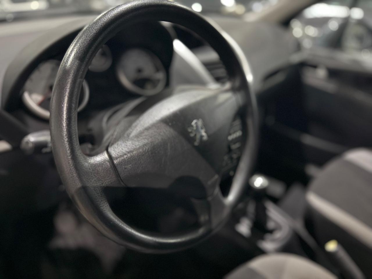 Peugeot 207 1.4 8V 75CV 5p. X Line