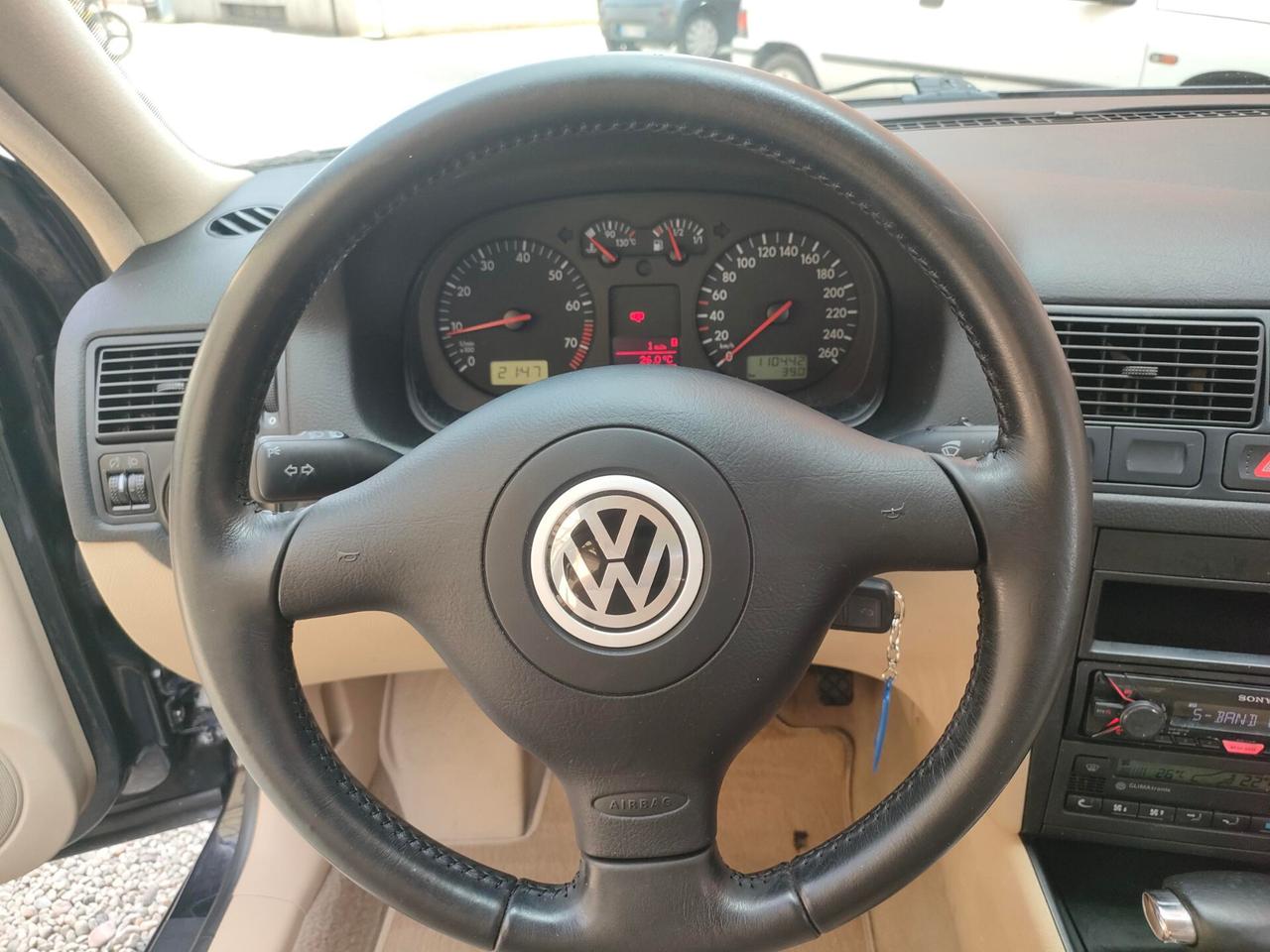 Volkswagen Golf 1.6 16V 5p. aut. Highline