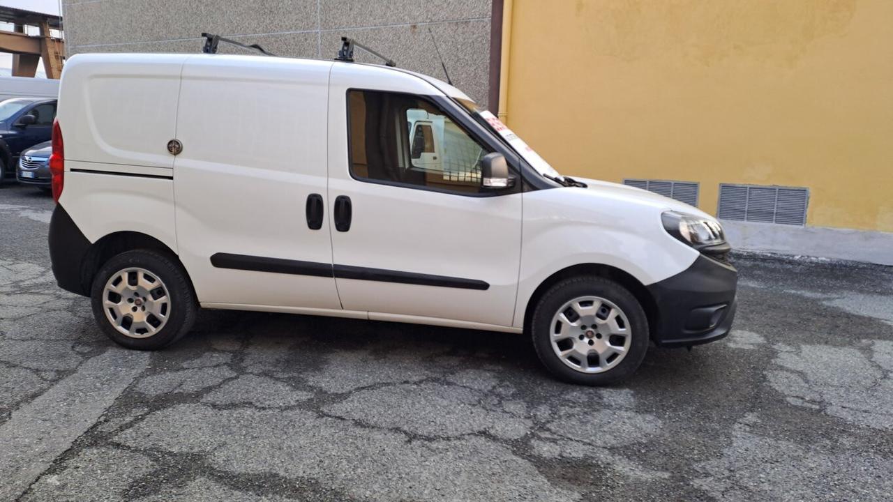 FIAT DOBLO' 1.4 T-JET NATURAL POWER LOUNGE- KM. 73000 - SCAD. BOMBOLE 01/2028 RINNOVABILI!