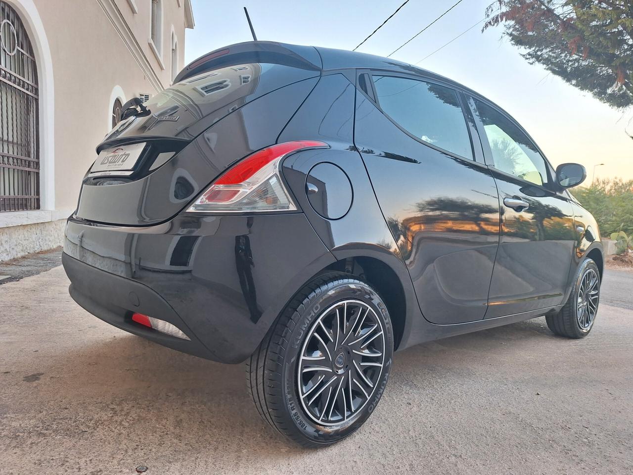 Lancia Ypsilon 1.0 Hybrid GOLD 2022