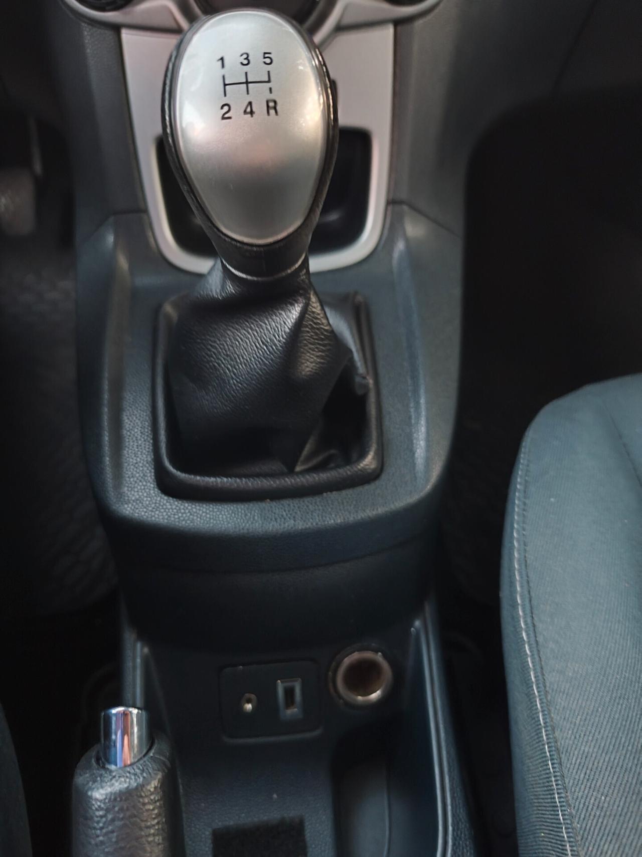 Ford Fiesta 1.2 benz euro 5 5p. gancio traino