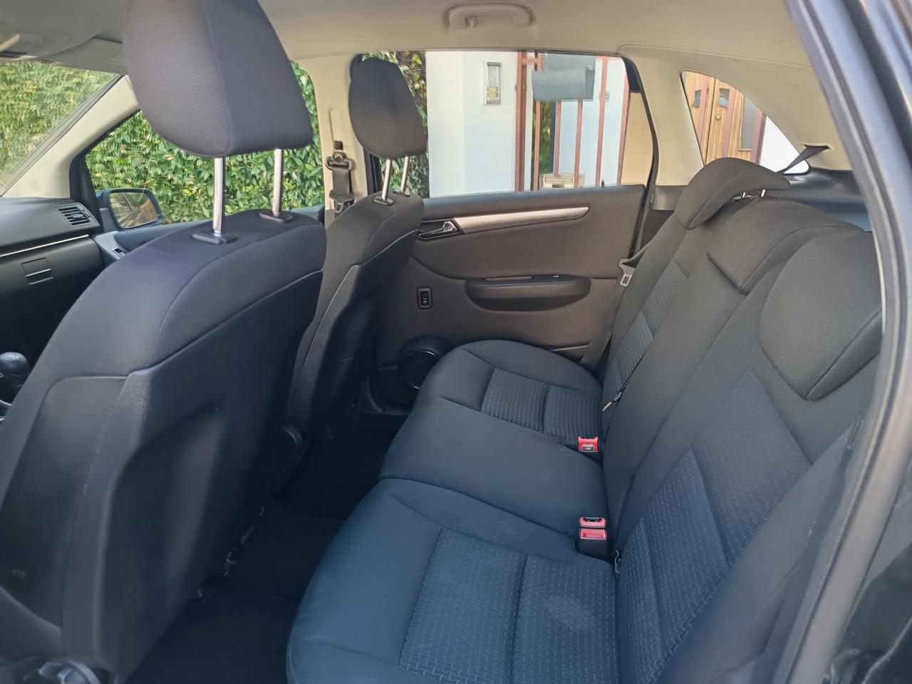 Mercedes b180 CDI Avan 2011 ok neo patente