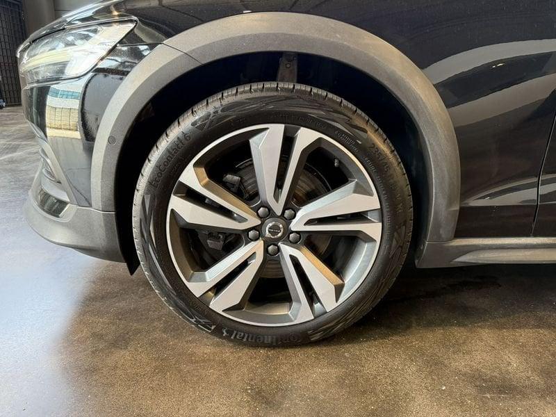 Volvo V60 Cross Country B4 (d) AWD automatico Plus