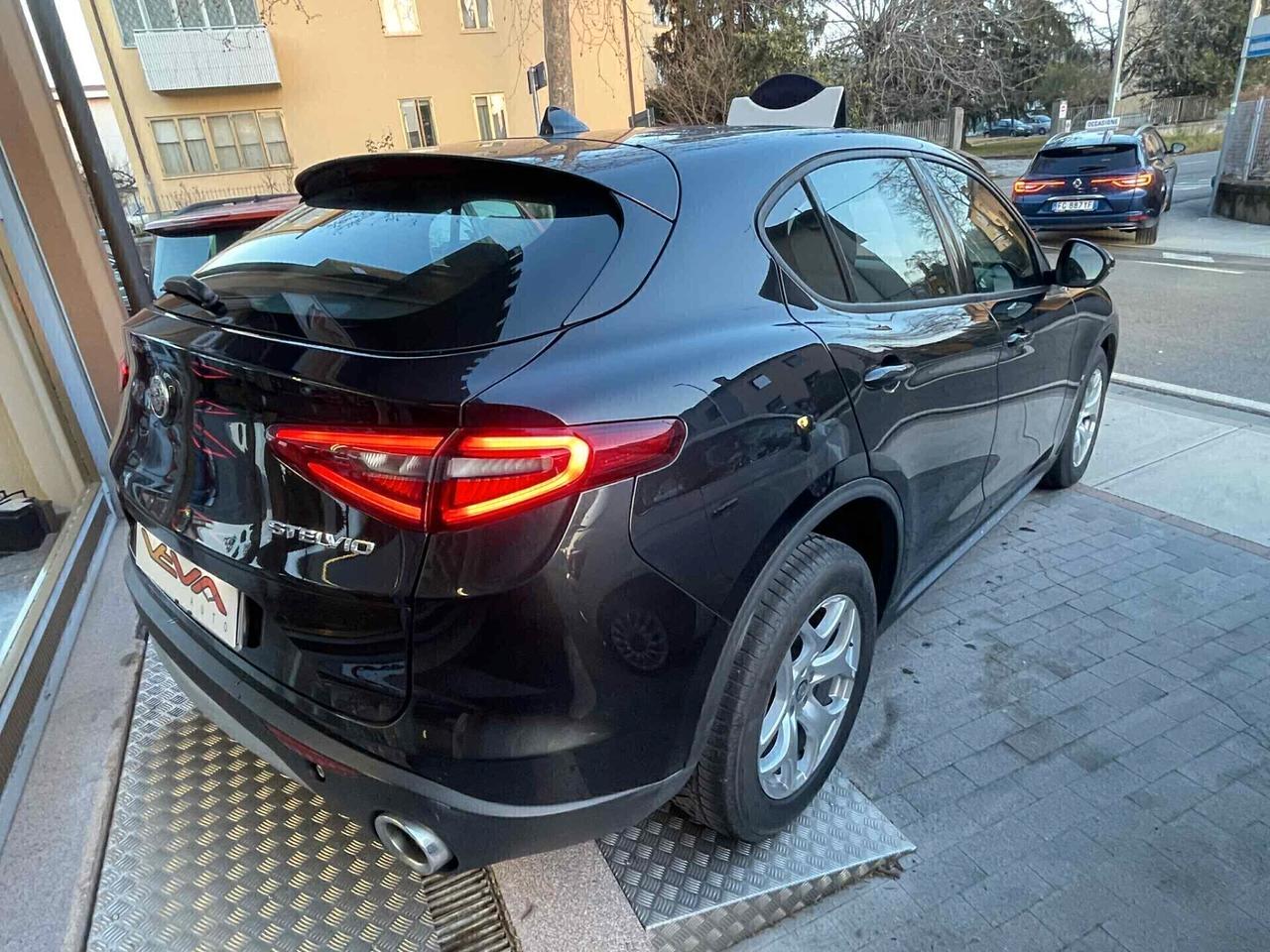 Alfa Romeo Stelvio 2.2 Turbodiesel 160 CV AT8 RWD Business