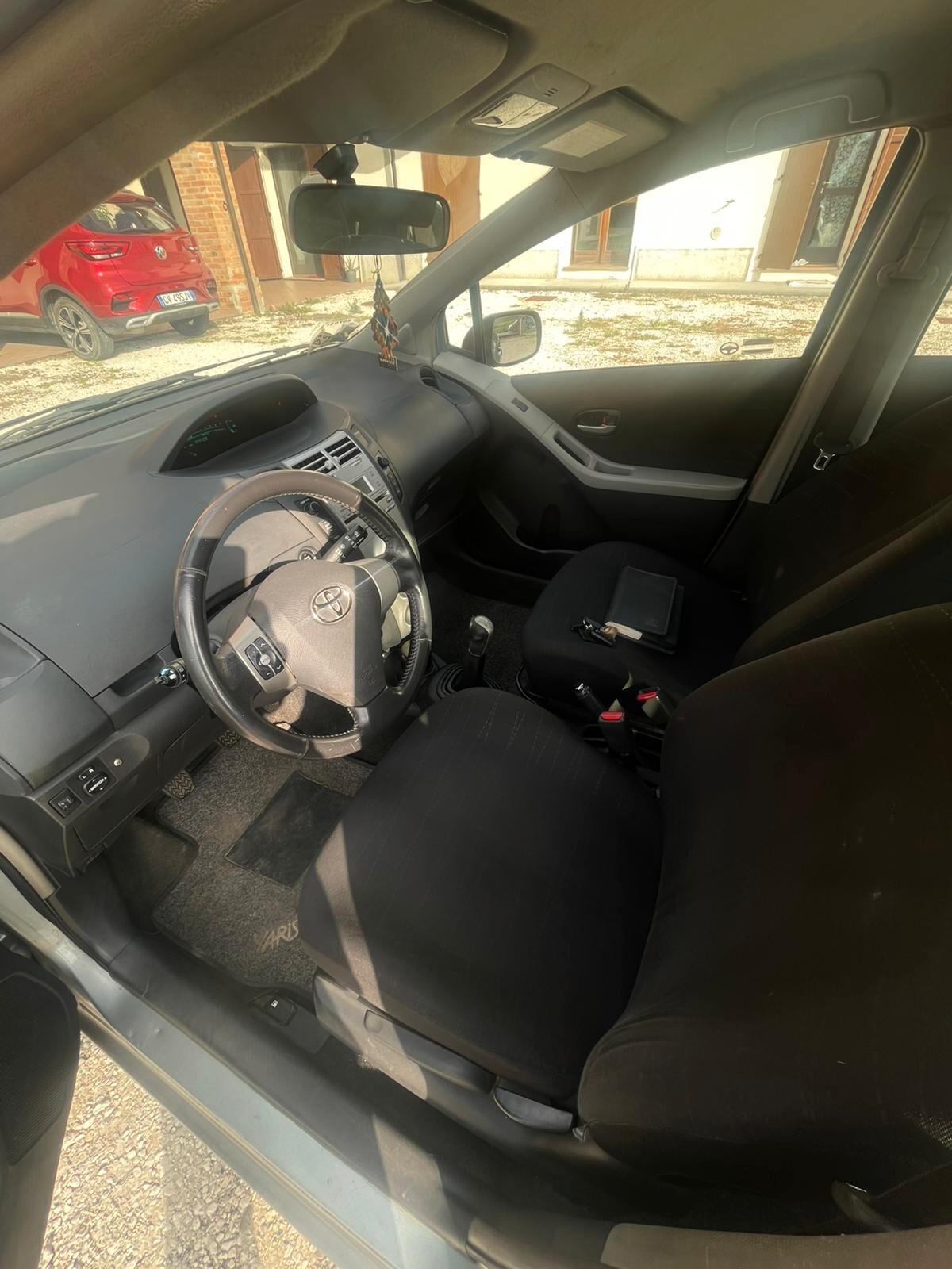 Toyota Yaris 1.0 3 porte Sol