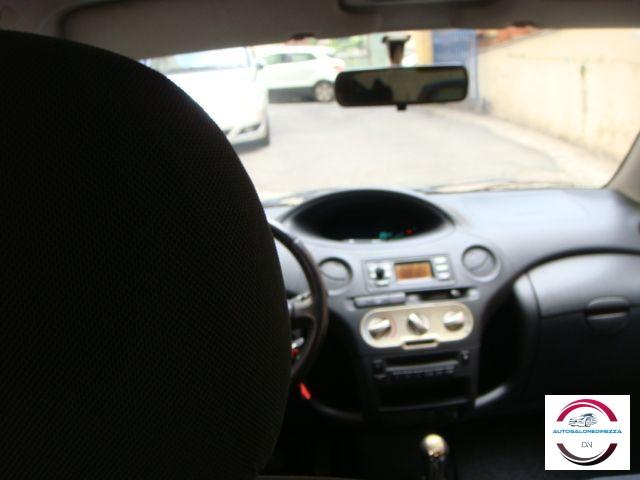 TOYOTA - Yaris - 16V 5 porte Sol