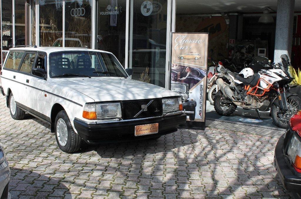 VOLVO 240 2.0 cat Station Wagon Polar