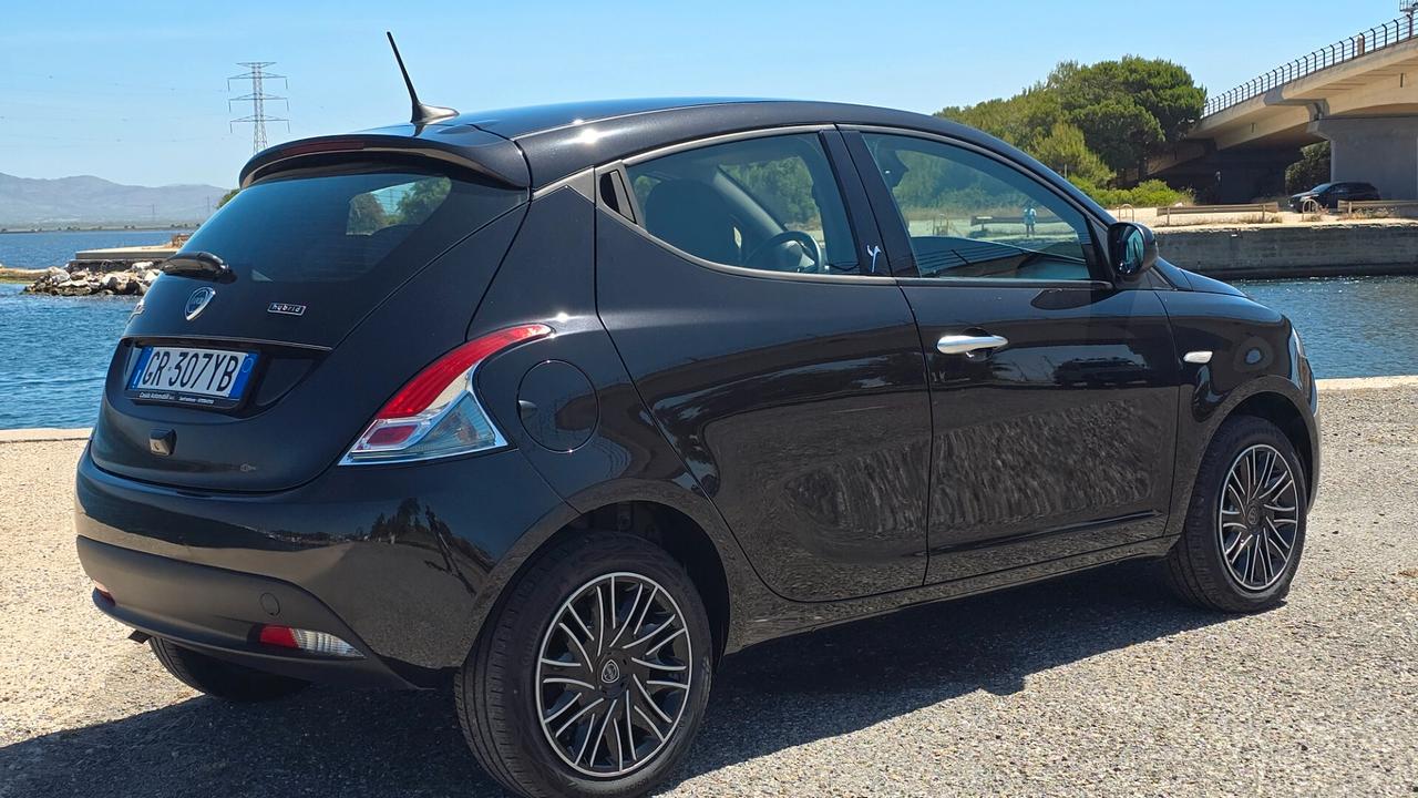 Lancia Ypsilon 1.0 FireFly 5 porte S&S Hybrid Gold