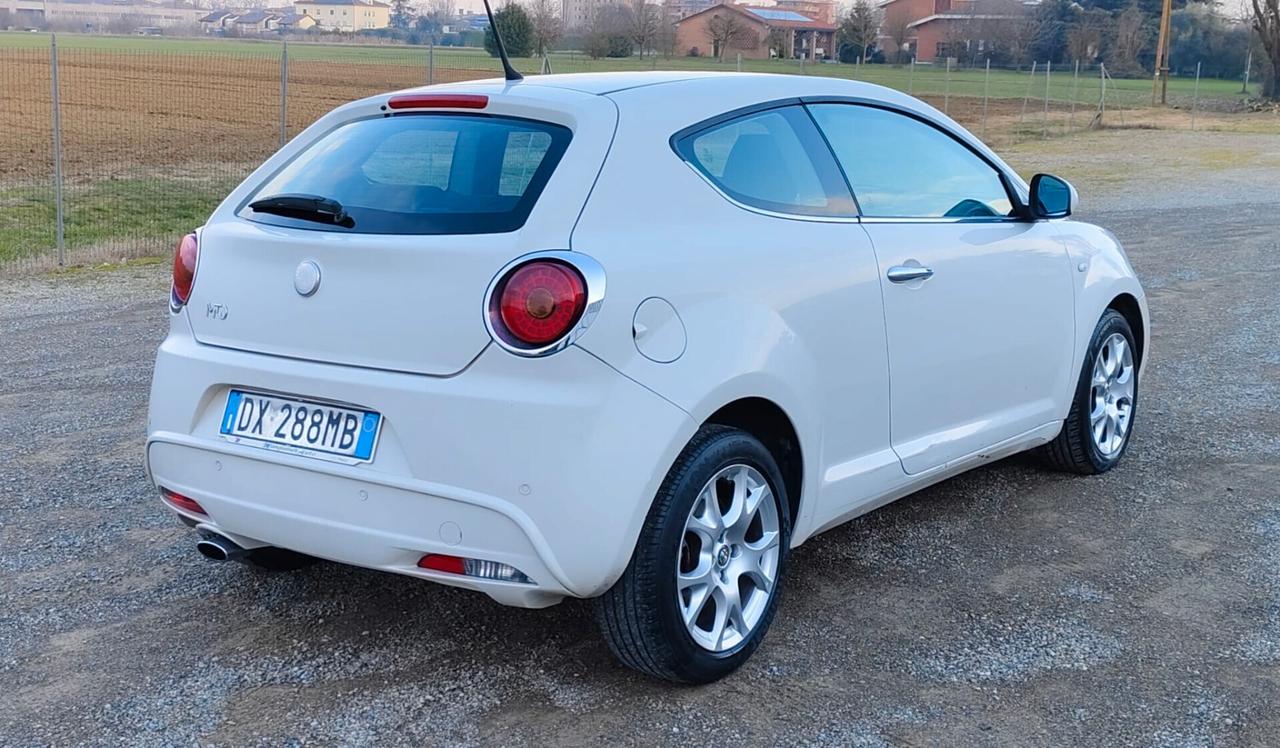 Alfa Romeo MiTo 1.6 JTDm 16V Distinctive Sport Pack