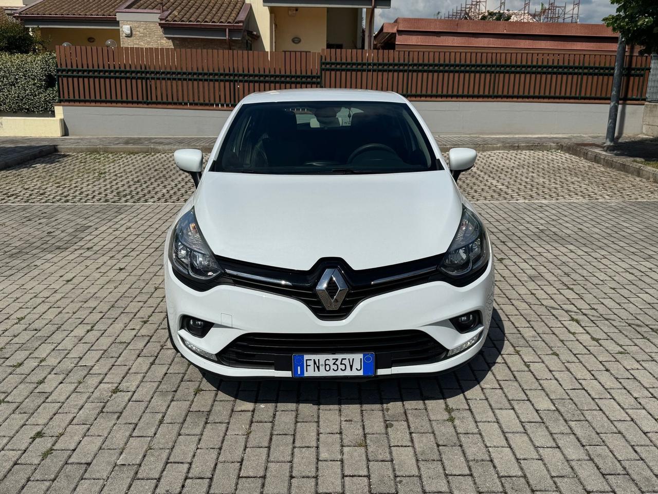 Renault Clio 1.2 benzina 75cv Neopatentati