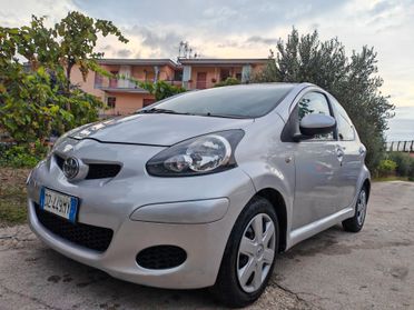 Toyota Aygo FRIZIONE FATTA OGGI UNA BAMBOLA