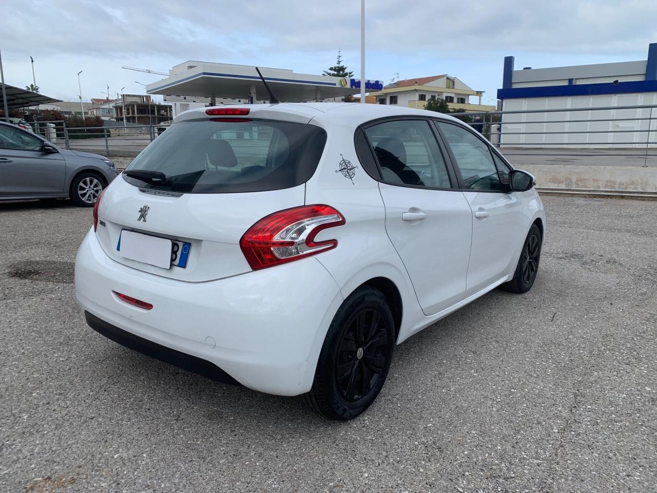 Peugeot 208 1.4 HDi 68 CV 5 porte