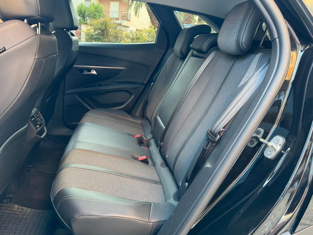 PEUGEOT 3008 HDI 130 S&S EAT8 ALLURE NAVI+RETROCAMERA