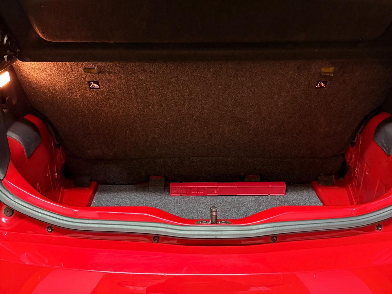 STUPENDA VOLKSWAGEN UP ADATTA A NEOPATENTATI UNICO PROPRIETARIO