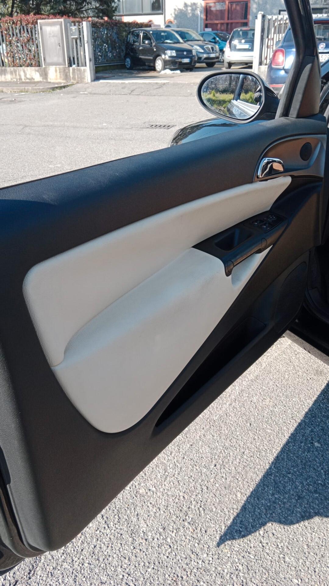 Lancia Ypsilon 1.4 16V Oro