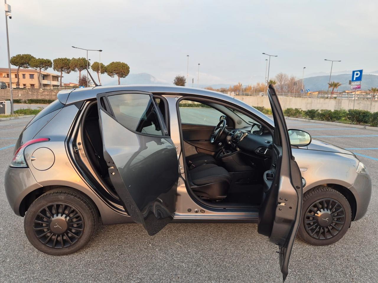 Lancia Ypsilon 1.0 FireFly 5 porte S&S Hybrid Ecochic Gold