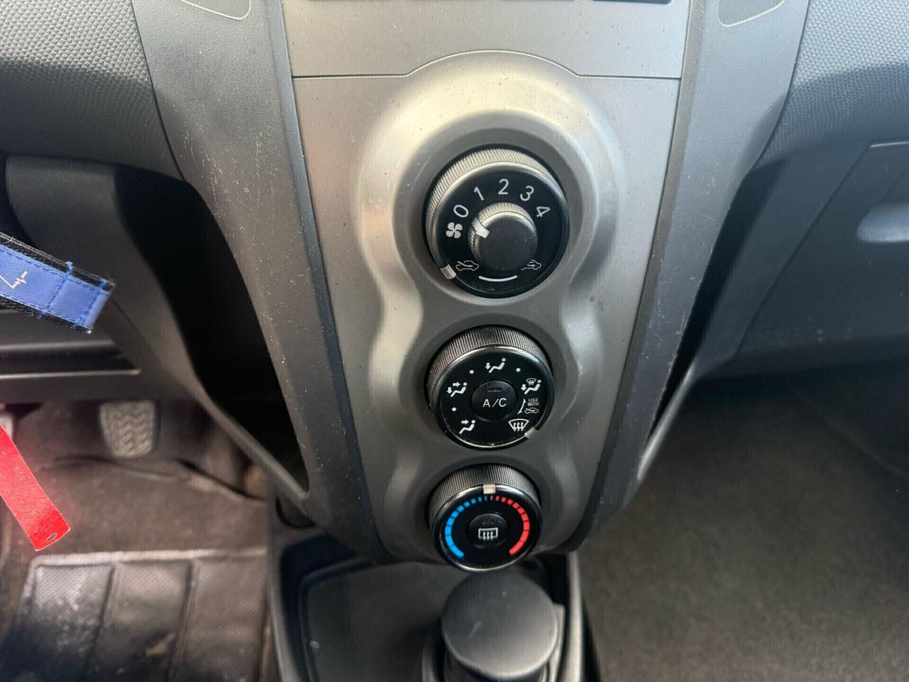 Toyota Yaris 1.0 BENZINA - 5 porte - NEOPATENTATO