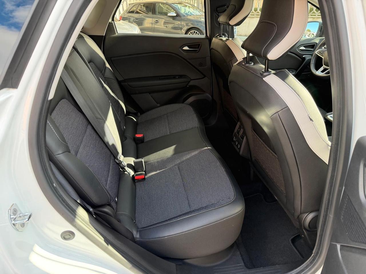 Renault Captur Mild Hybrid 140 CV Intens