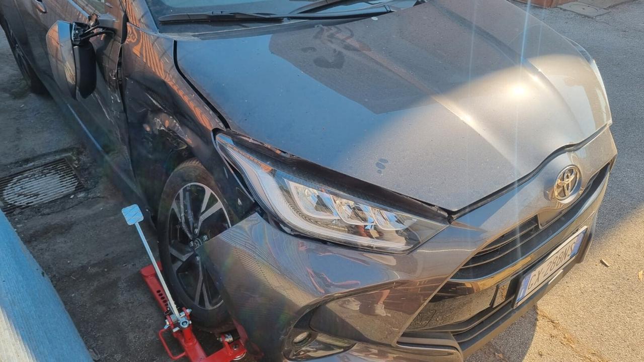 Toyota Yaris 1.5 Hybrid 5 porte Trend INCIDENTATA