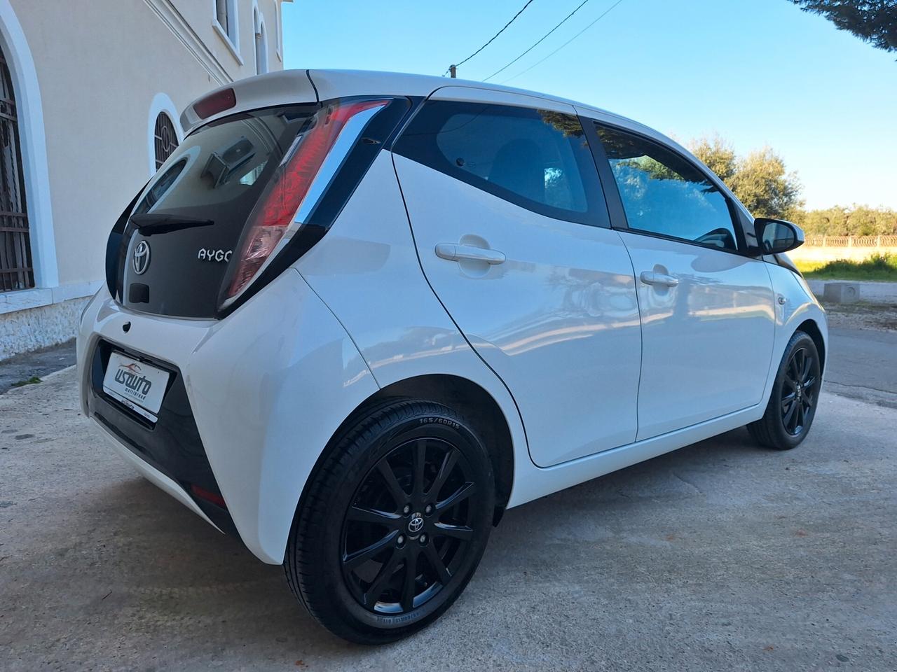 Toyota Aygo 1.0 69 CV 5 porte x-play RETROCAMERA FULL