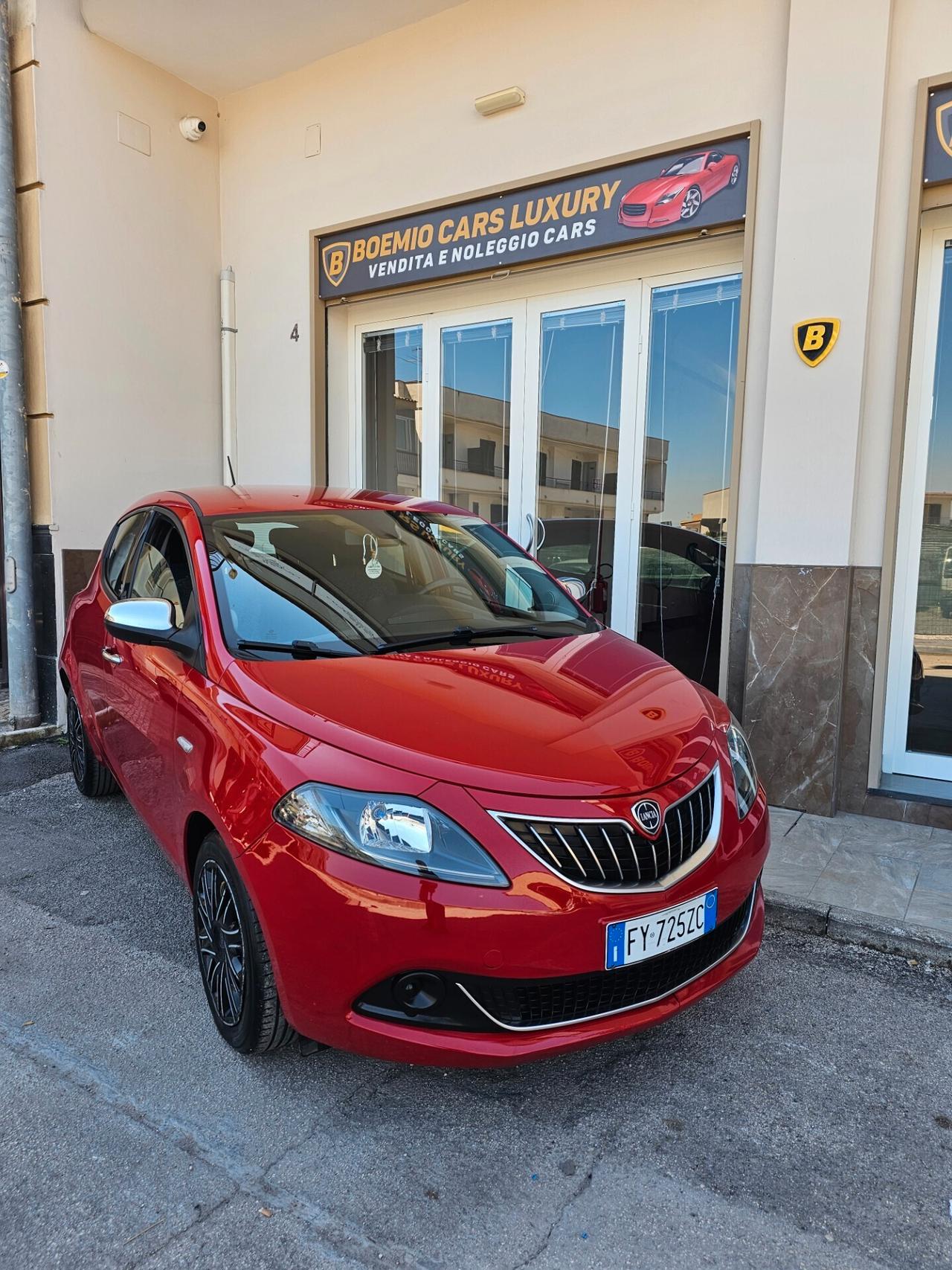 Lancia Ypsilon 1.0 FireFly S&S Hybrid/GPL Ecochic Silver