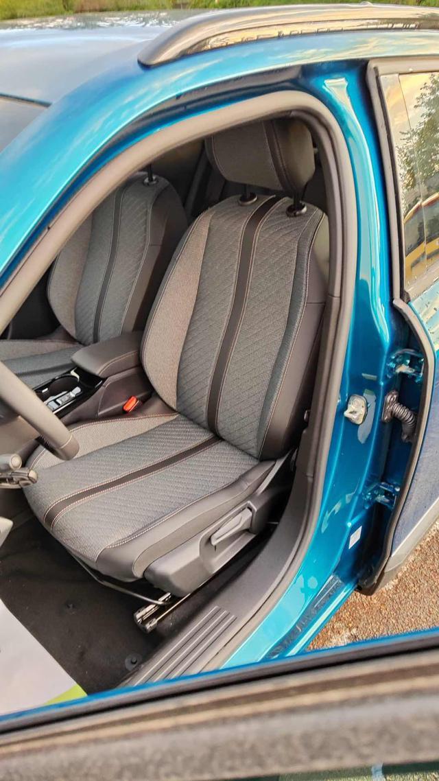 PEUGEOT 2008 PureTech 100 S&S Allure KM 0!!!!