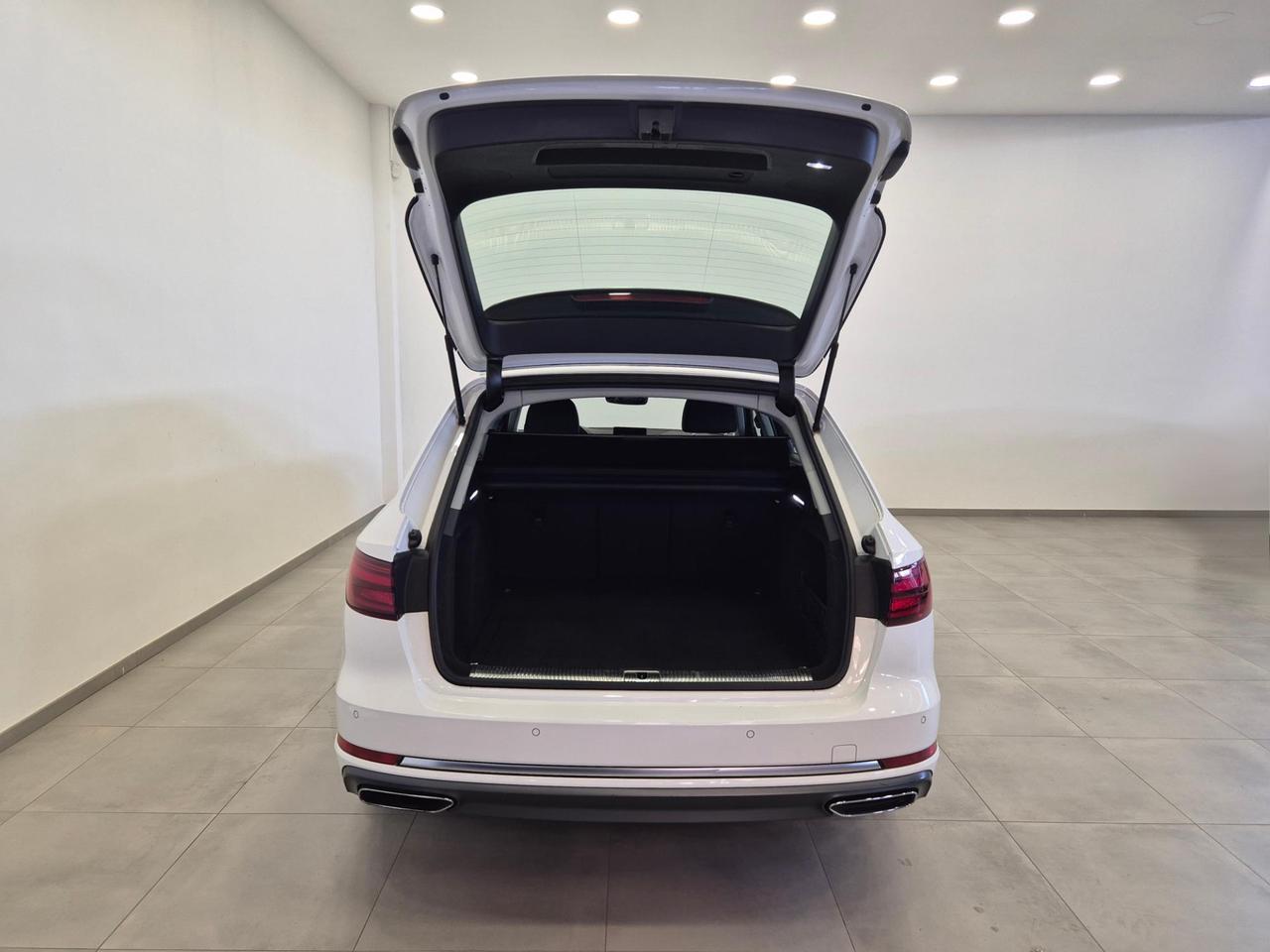 Audi A4 Avant 30 2.0 tdi Business 122cv s-tronic - NEOPATENTATI - Cruise/Lim - Sens. Park.