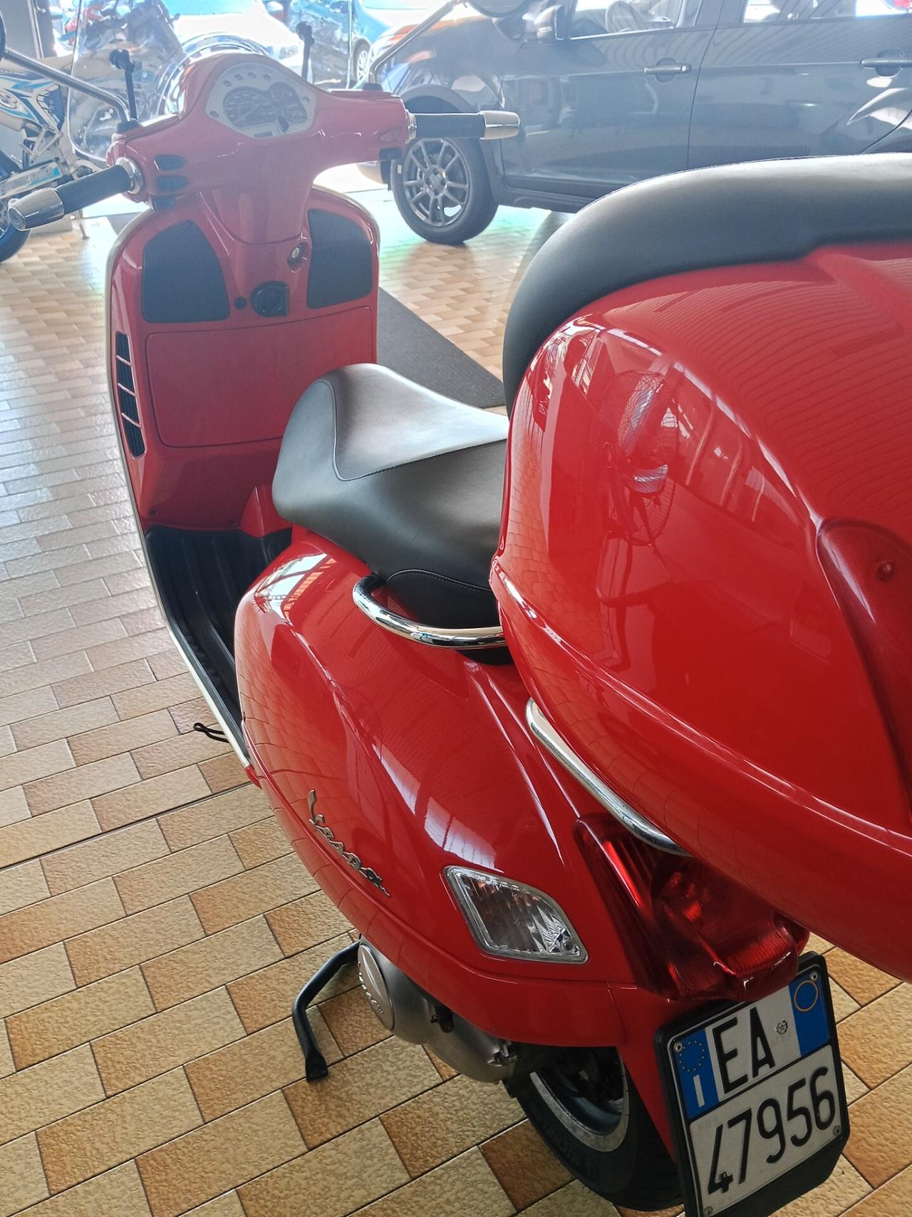 Piaggio Vespa 300 GTS