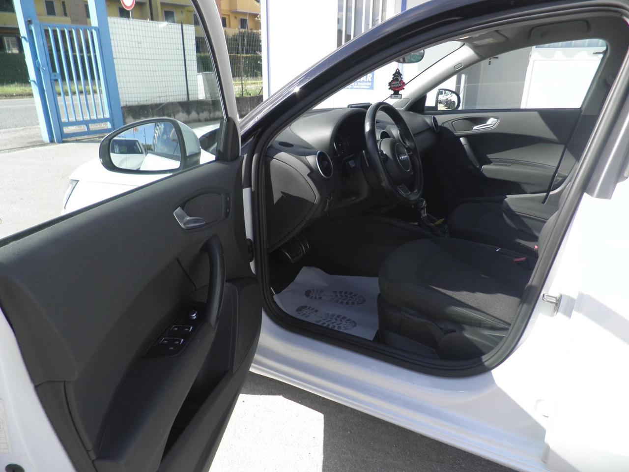 Audi A1 Sportback 1.6 tdi Metal s-tronic