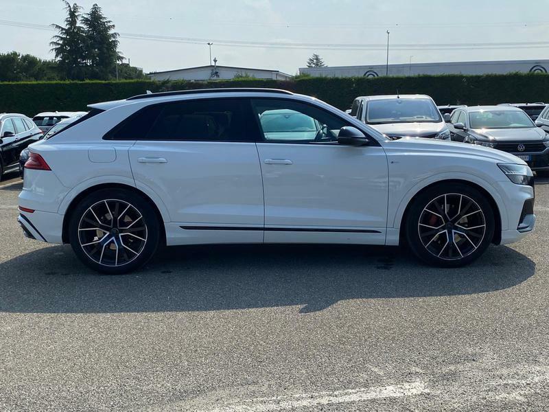 AUDI Q8 50 TDI MHEV 210kW quattro tiptronic Sport