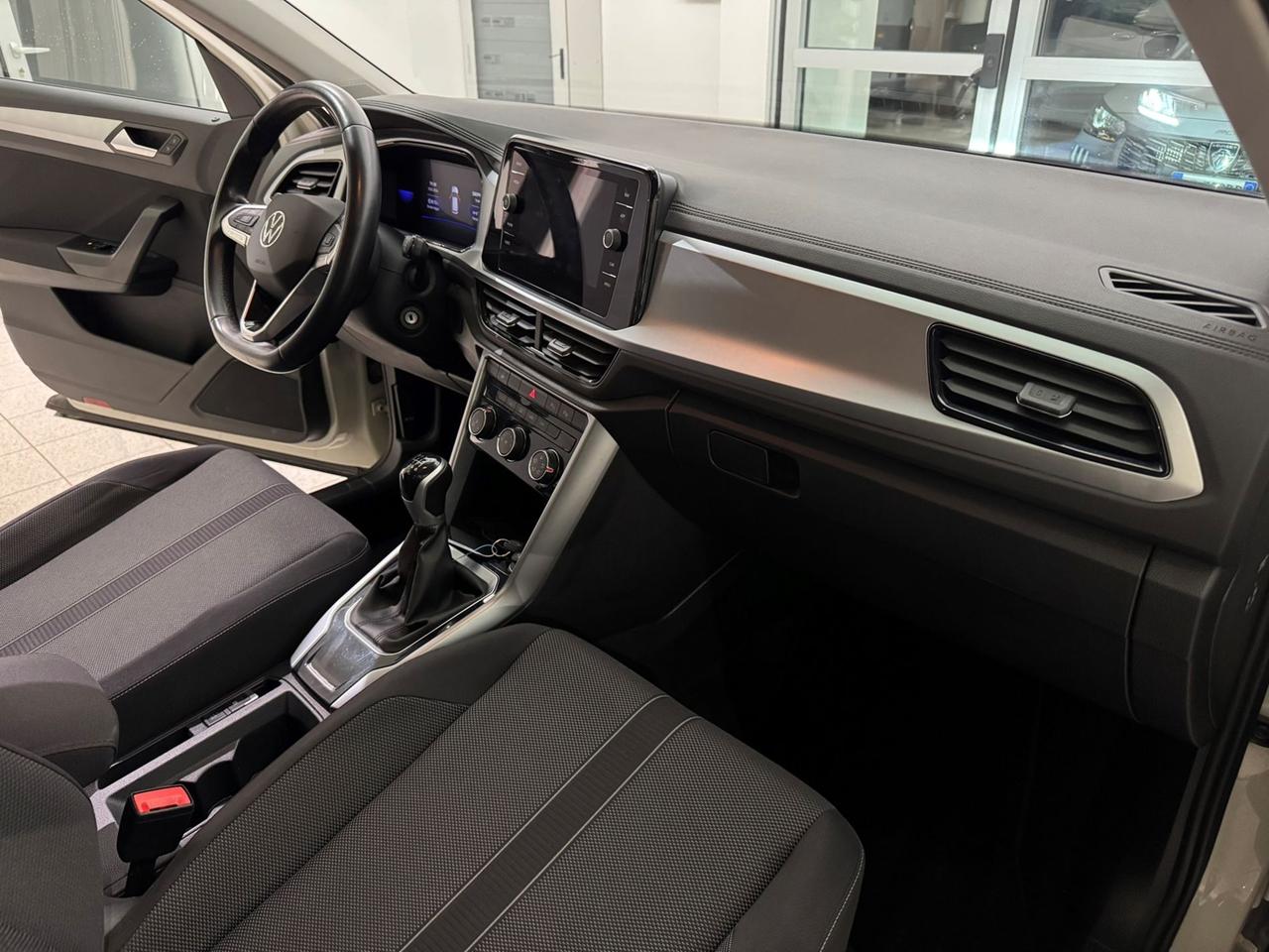 VOLKSWAGEN T-Roc 2022 1.0 tsi Life 110cv