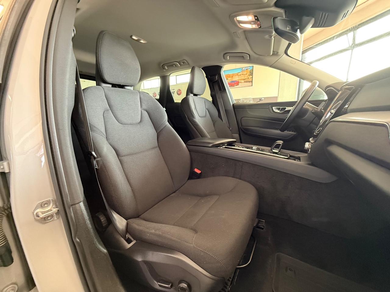 Volvo XC60 2.0 B4 197CV Geartronic Momentum Pro 10/2021 EURO 6D