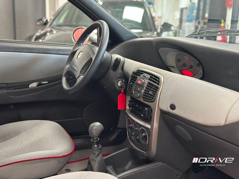 Lancia Y 1.2i cat Elefantino Blu