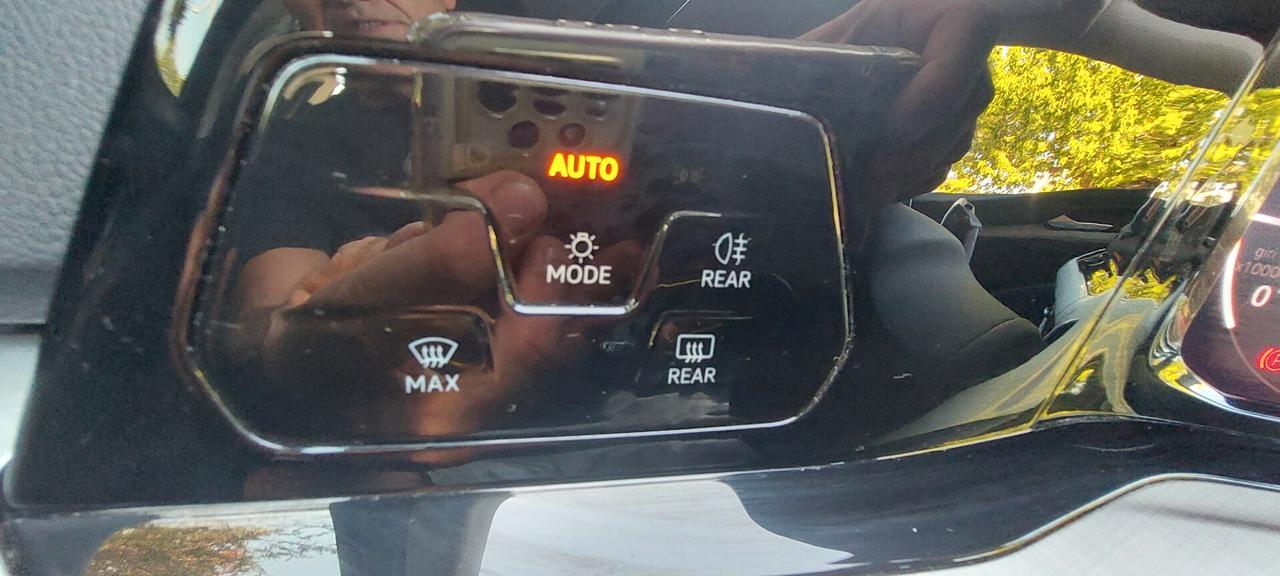 GOLF 8 DSG 2,0 DIESEL 115 CV STRAFULL NAVI LEGA TELEFONO CRUISE CAMBIO AUTOMATICO NUOVA