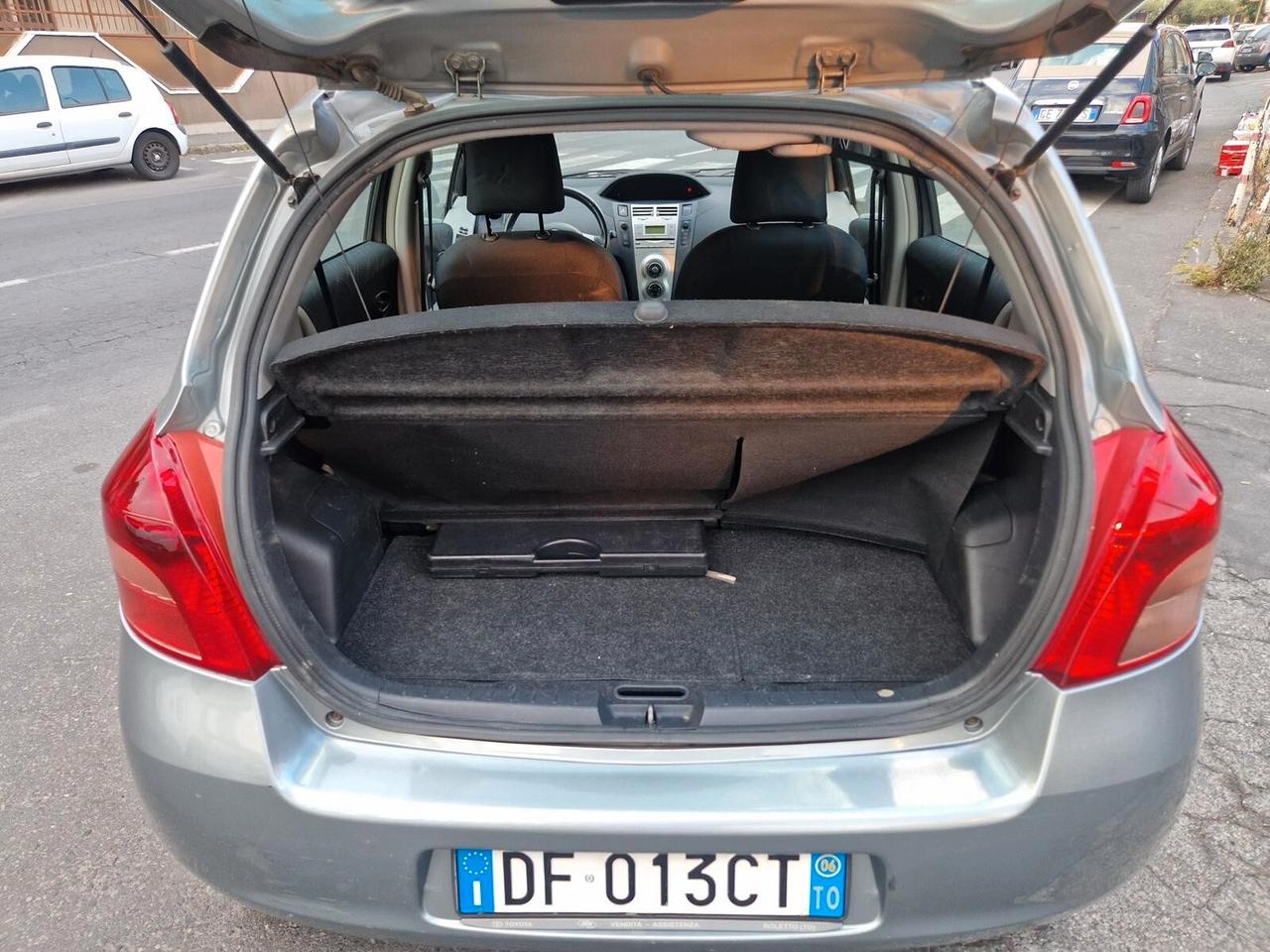 Toyota Yaris 1.4 D-4D 5 porte Sol automatica