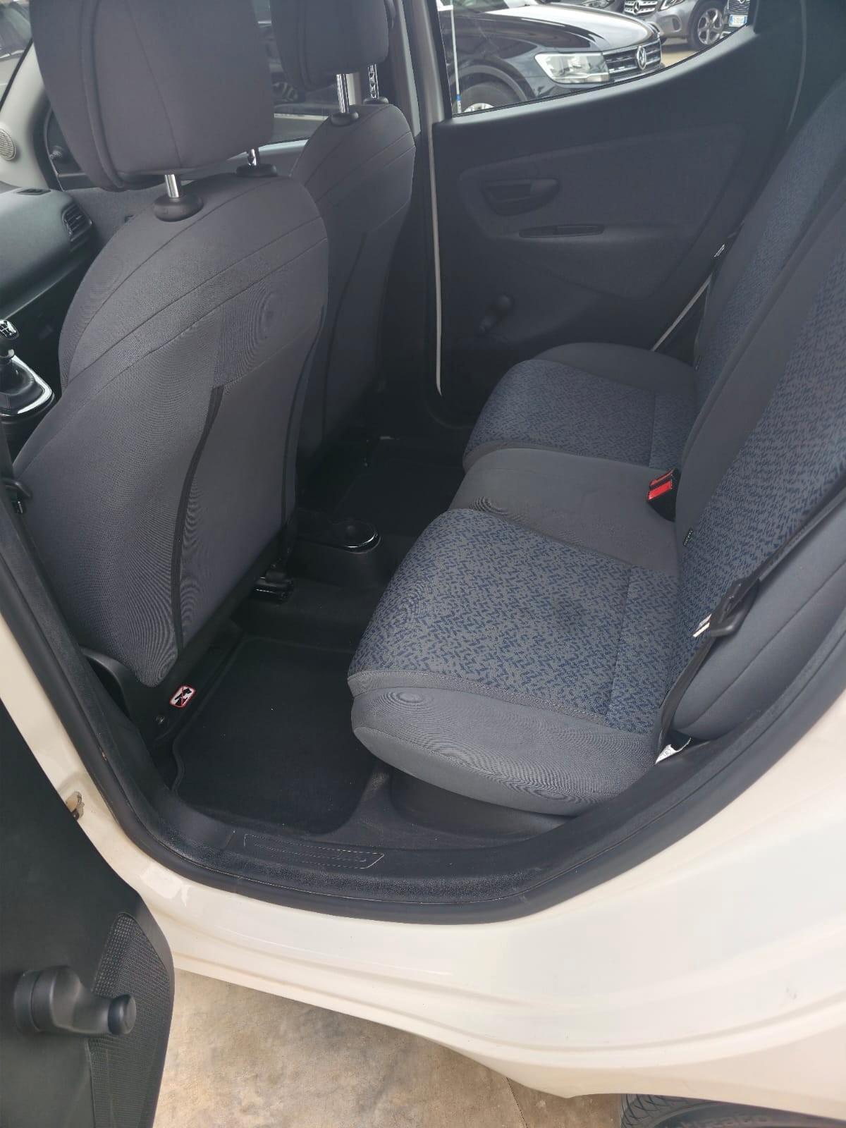 Lancia Ypsilon 1.0 FireFly 5 porte S&S Hybrid Ecochic A. Ferretti