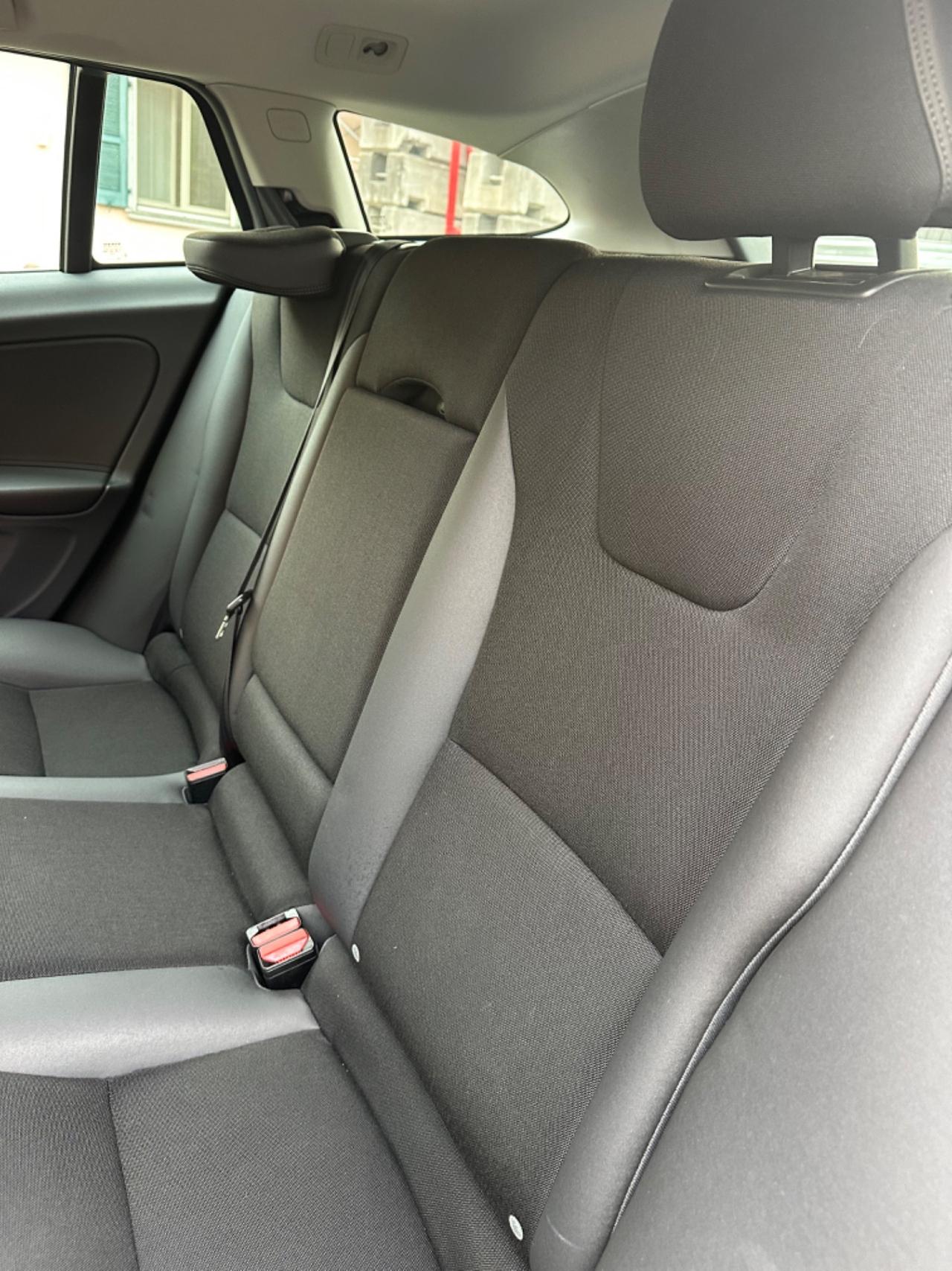 Volvo V60 D2 1.6 MOMENTUM KMCERT GARANZ UNICOPR