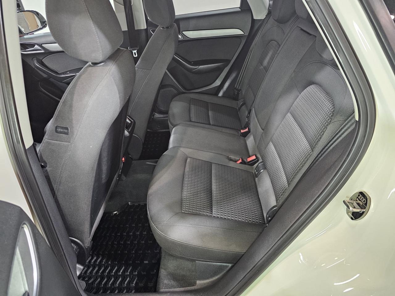 Audi Q3 2.0 TDI 140cv S line