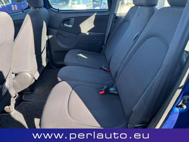 TOYOTA Yaris Verso 1.3i 16V cat Luna '03