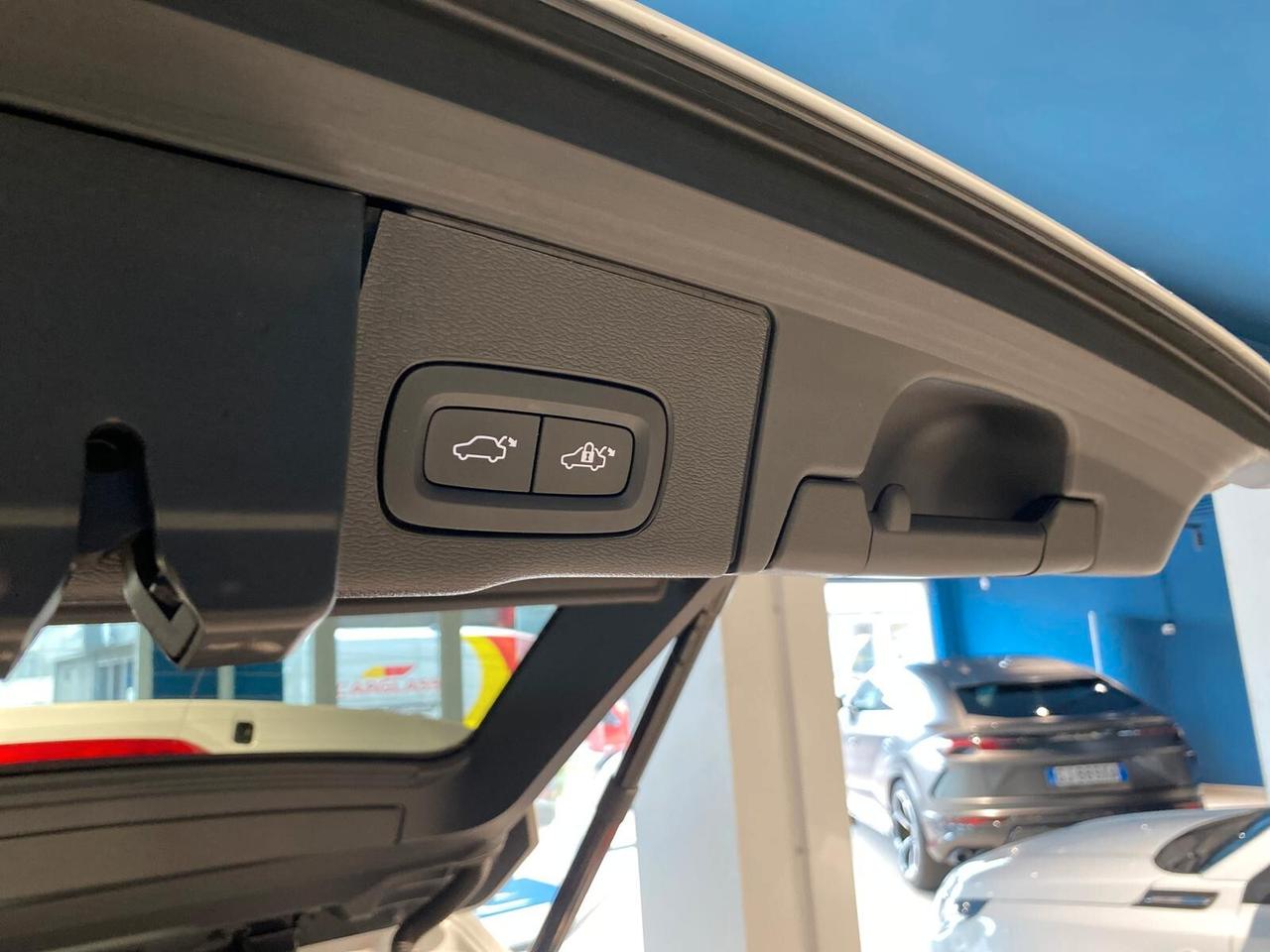 Volvo XC 60 XC60 B4 (d) AWD automatico Plus Dark