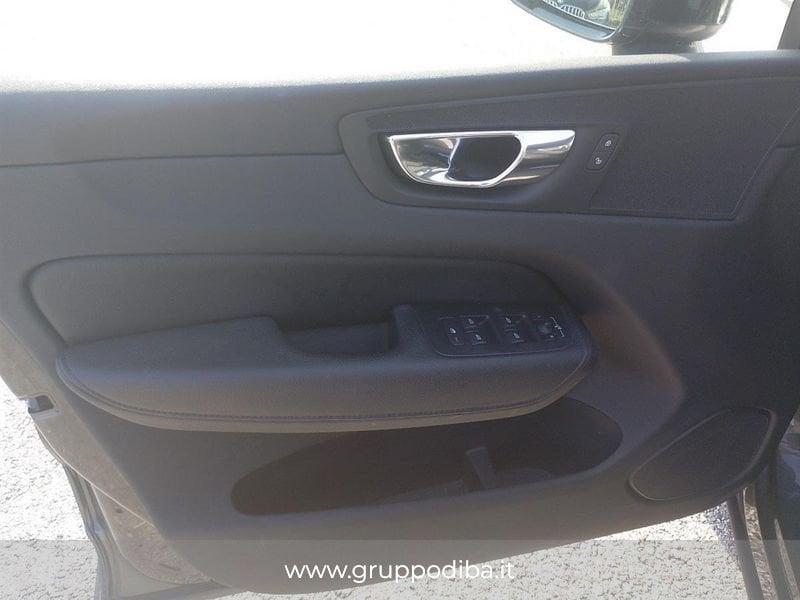 Volvo XC60 II 2018 Diesel 2.0 b4 Momentum Pro awd auto