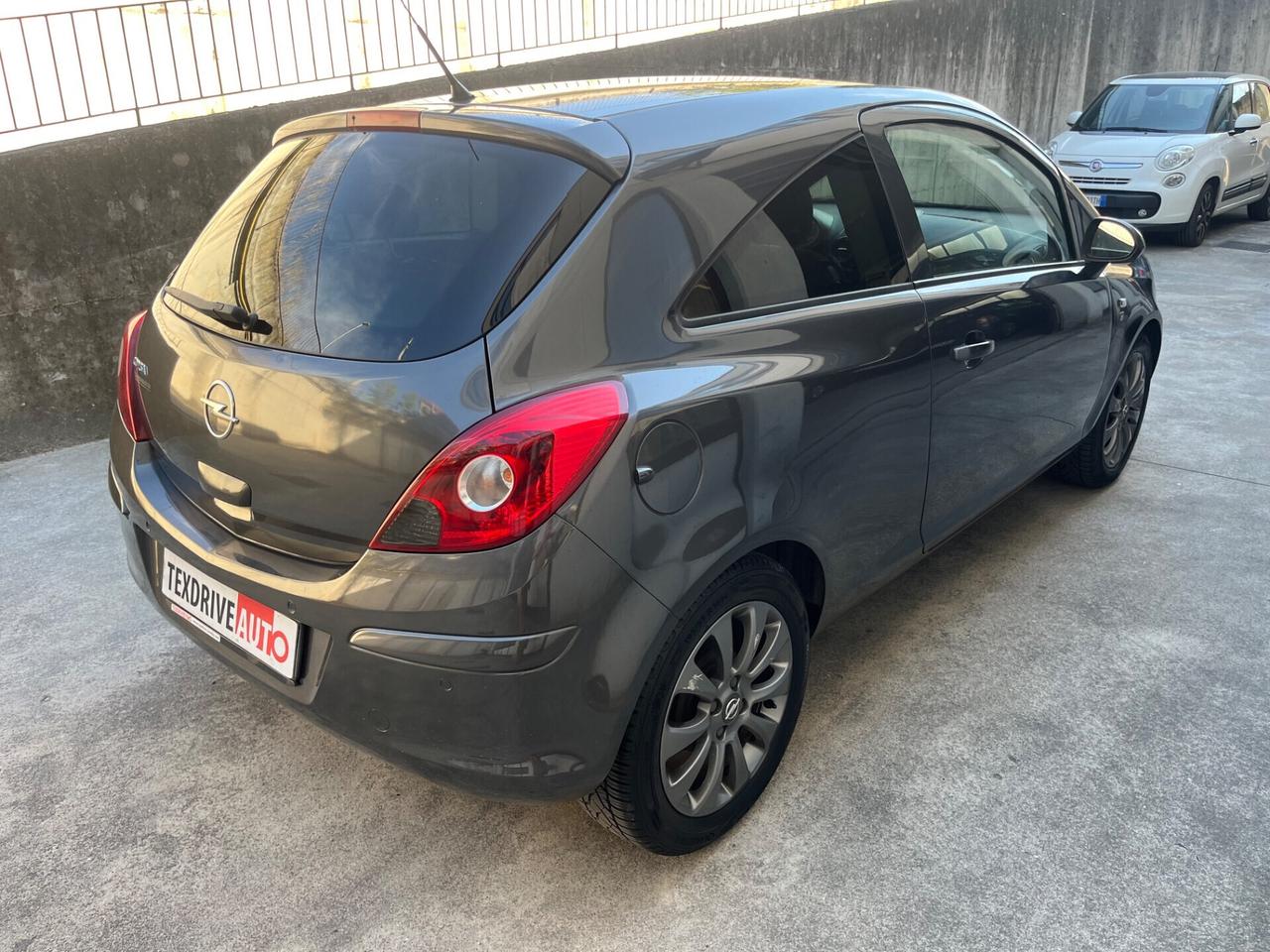 Opel Corsa 1.2 3 porte Sport