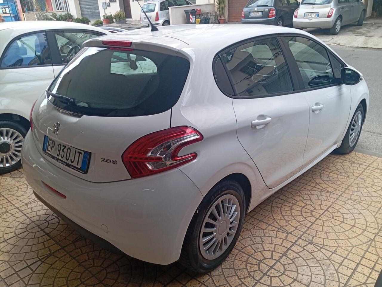 Peugeot 208 1.4 HDi 68 CV 5 porte Allure