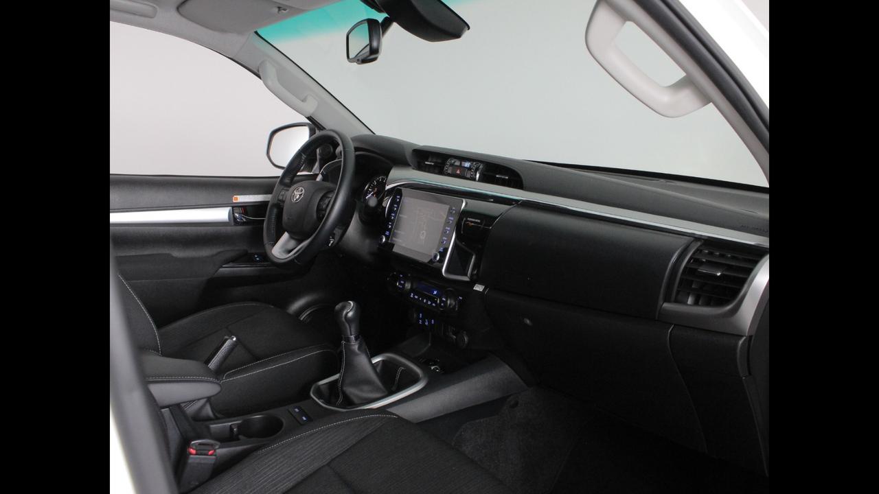 TOYOTA Hilux IV 2019 - Hilux 2.4 d-4d C&C 4x2 Hilux my19