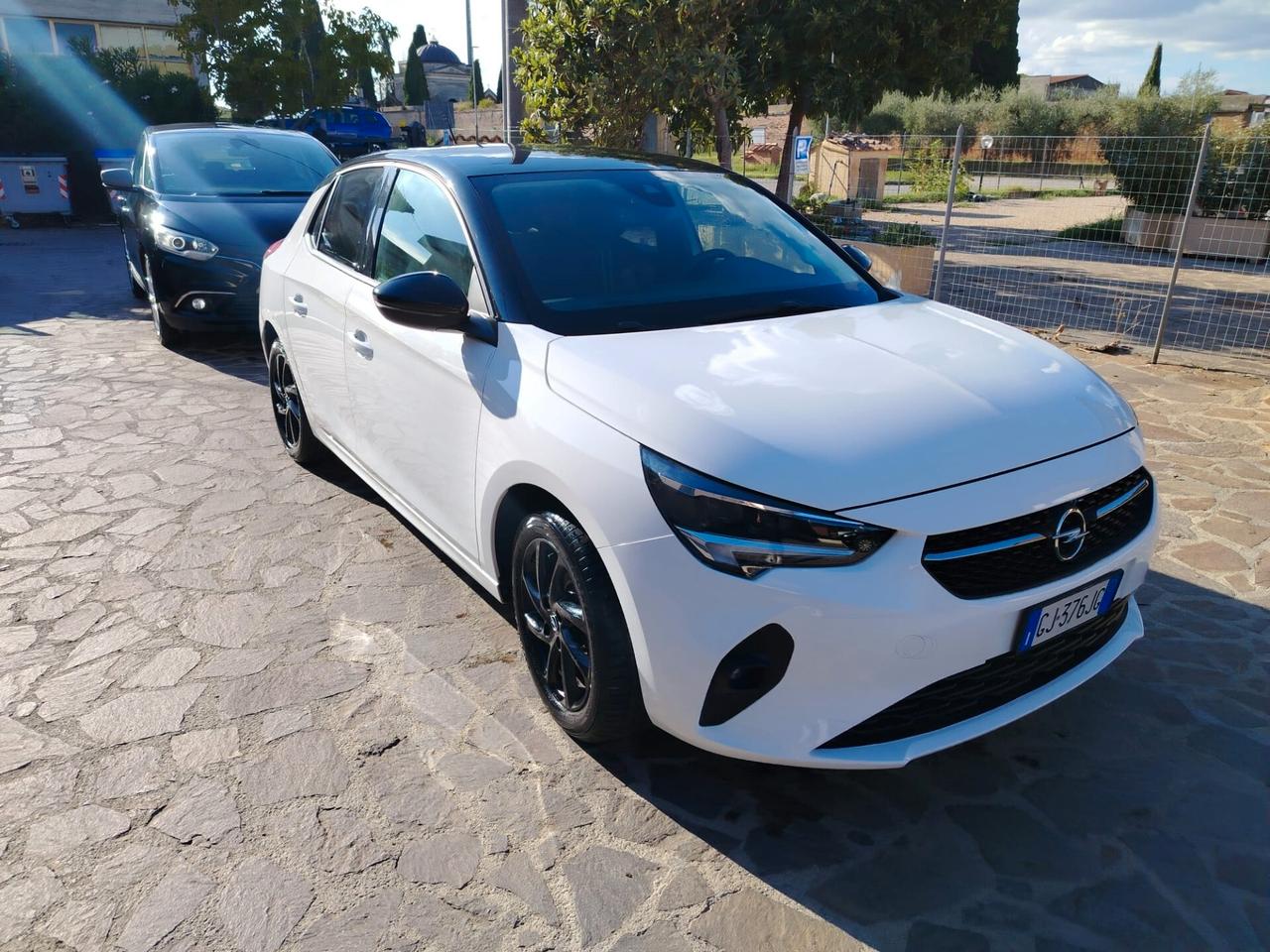 Opel Corsa 1.2 Design & Tech