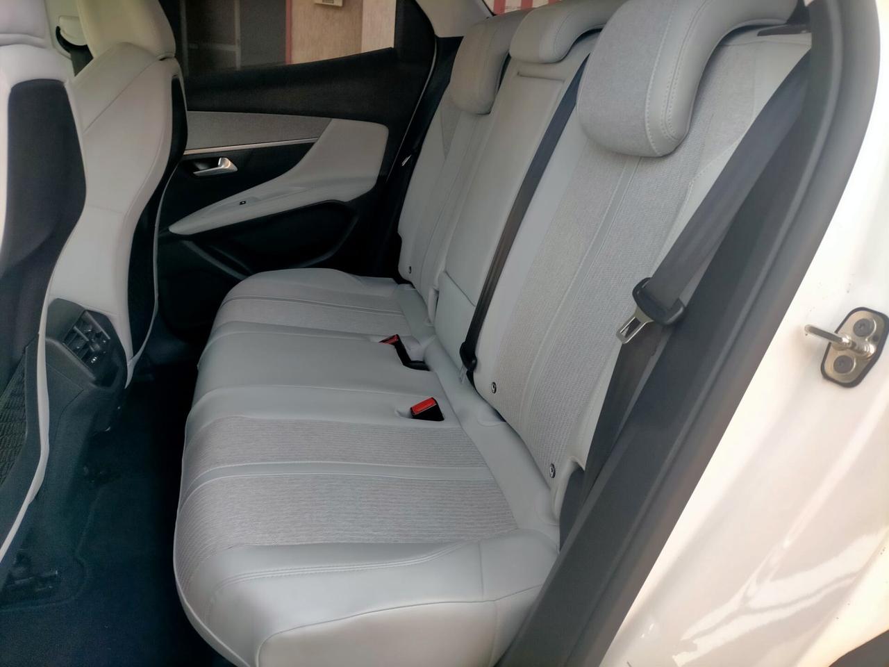Peugeot 3008 BlueHDi 130 S&S Allure