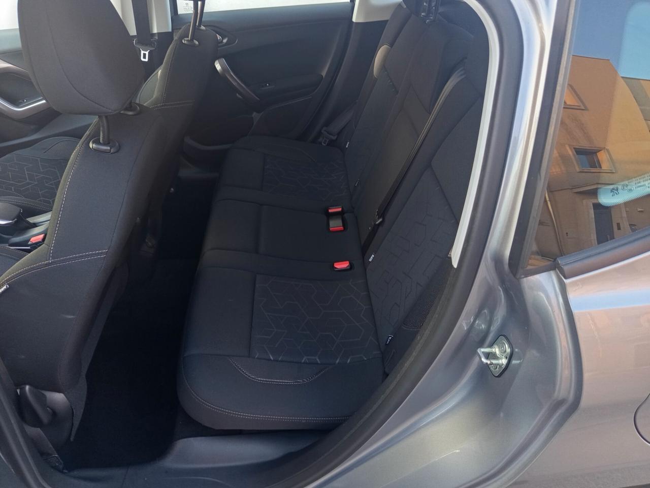 Peugeot 2008 1.2 VTi 82CV Allure