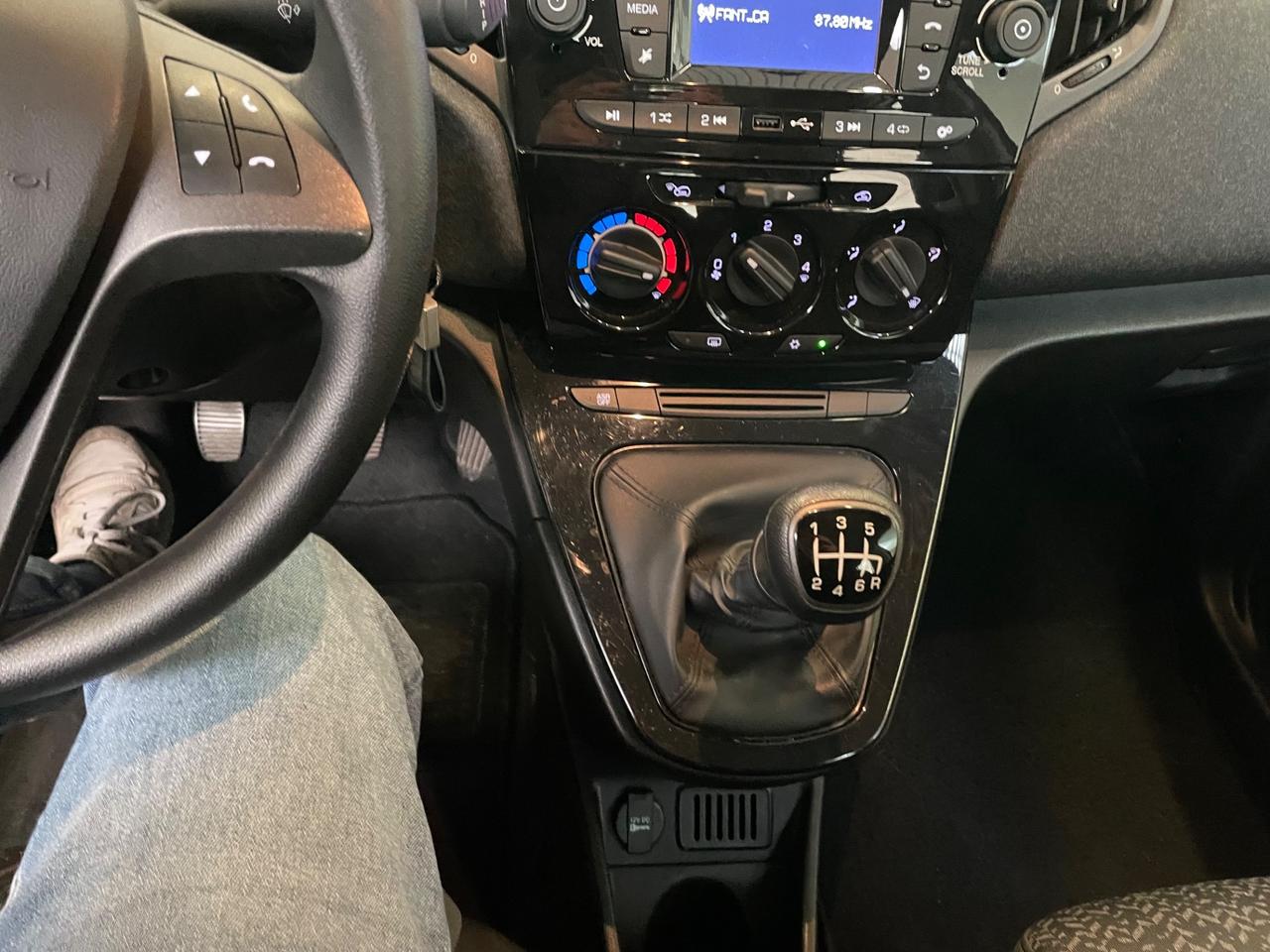 Lancia Ypsilon 1.0 FireFly 5 porte S&S Hybrid Silver